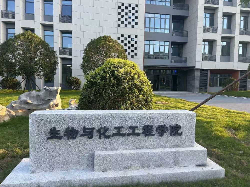 游仙区扬州职业大学体育场高杆灯项目